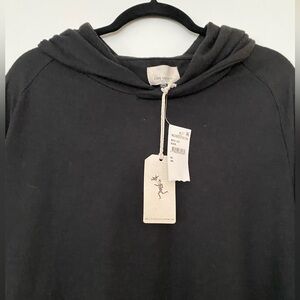 Men’s NWT sweater hoodie. Size XXL.